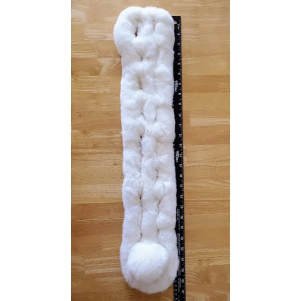 EUC Ivory Soft Fluffy Warm Faux Neck Scarf Wrap w Pom-Pom Accent Closure